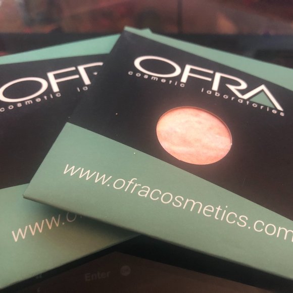 COPY - 💥 Cosmetic Banana Highlight Peach Blush - Picture 3 of 3